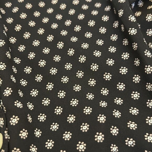 LOFT Black and White Flutter Short Sleeve Sleeve Blouse Size S EUC - Picture 9 of 9
